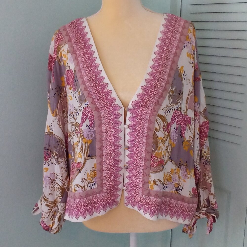 FREE PEOPLE CATCH ME IF YOU CAN FLORAL BOHO TOP 3/4 SLEEVES TIE MAUVE LAVENDER M